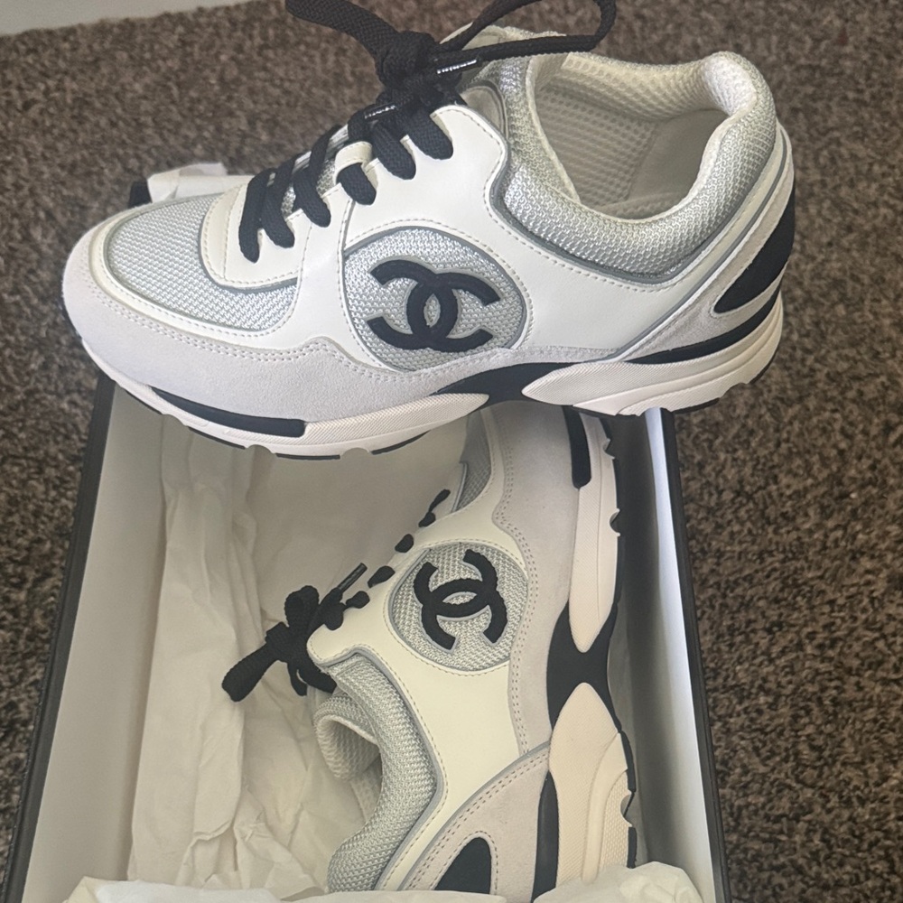 AUTHENTIC CHANEL S22 Sneakers - Picture 3 of 9